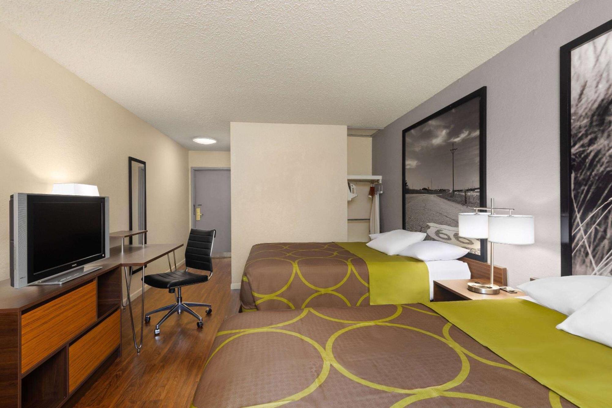 Super 8 By Wyndham Dodge City Zewnętrze zdjęcie