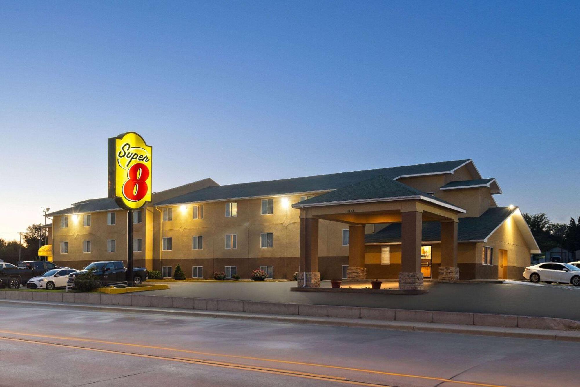 Super 8 By Wyndham Dodge City Zewnętrze zdjęcie